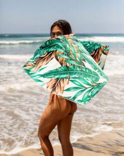 LEUS JUNGLE FEVER BEACH TOWEL (EX) 12 LEUS JUNGLE FEVER BEACH TOWEL (EX) -Board Zone Shop 3V3A3230 3562 37279.1691177183
