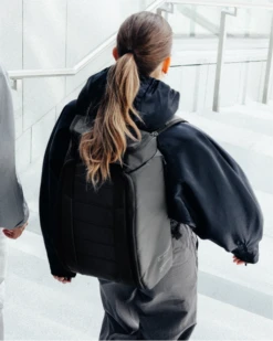 DB BOARD BAGS HUGGER 25L BLACK OUT (EX) -Board Zone Shop Hugger 2025L 20Black 20Out04 09917.1695564572