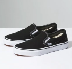 VANS UA CLASSIC SLIP-ON SHOES (VN000EYEBLK1)