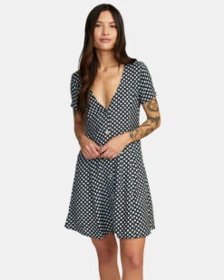 RVCA UNDERSTATED DRESS(EX) -Board Zone Shop avjwd00206 rvca2Cw rvb frt1 45870.1694015953