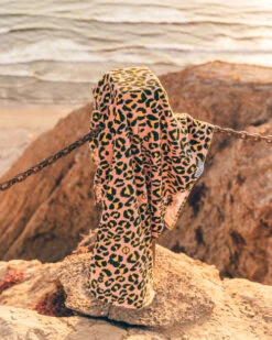 LEUS HOT SPOTS TOWEL (EX) -Board Zone Shop leus beachtowel hotspots 3 60301.1700415153