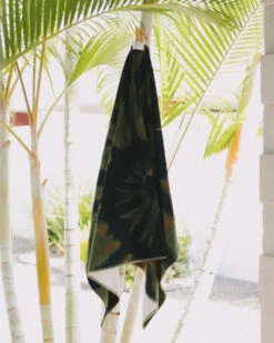 LEUS TIE DYE BEACH ECO TOWEL -Board Zone Shop leus beachtowel tie dye camo 2 23437.1673632274