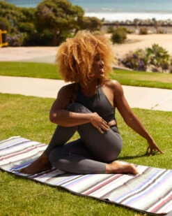 LEUS ALPACA YOGA ECO TOWEL -Board Zone Shop leus yogatowel alpaca4 08191.1673632285